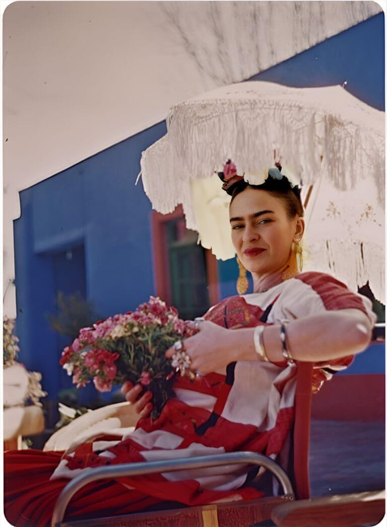 Rare Portraits of Frida Kahlo in HD - Face26