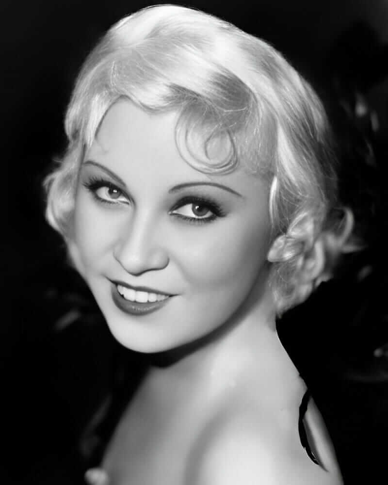 Amazing and Rare Photos of Mae West